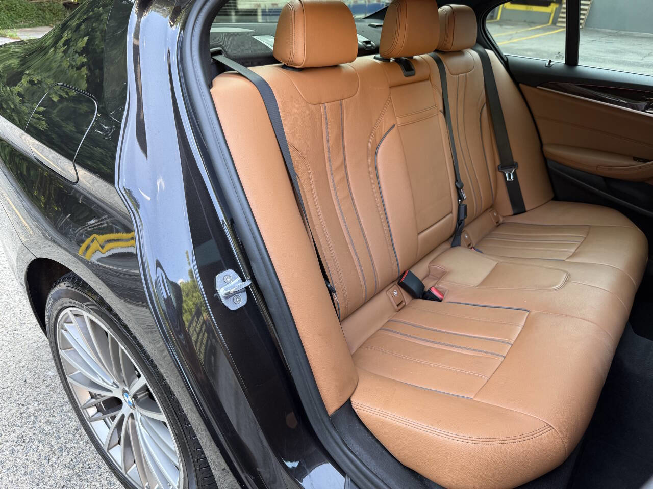 Used 2019 BMW 530i w/ Luxury Package RWD image 15