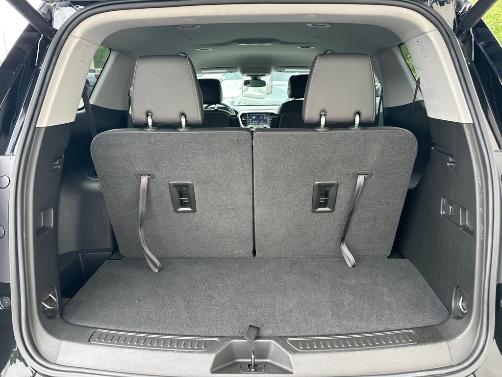 Used 2023 GMC Acadia SLT w/ Preferred Package image 19