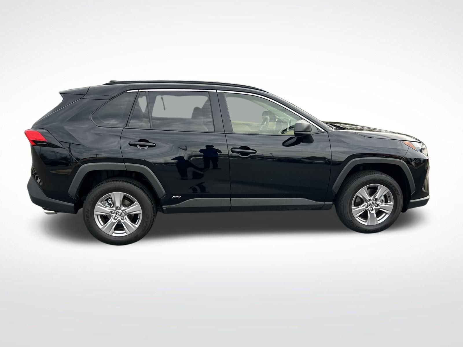 Used 2023 Toyota RAV4 LE image 6