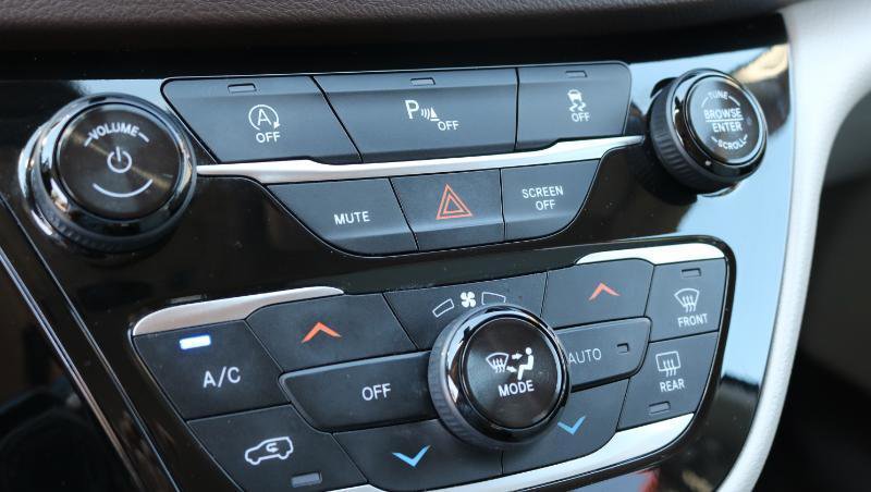 Used 2018 Chrysler Pacifica Touring-L FWD image 19