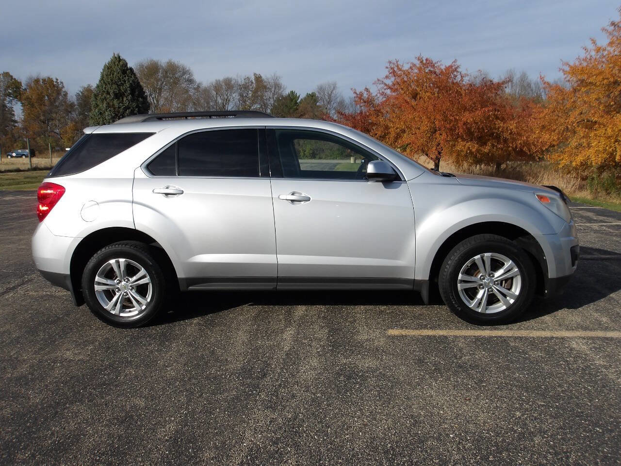 Used 2011 Chevrolet Equinox LT image 2