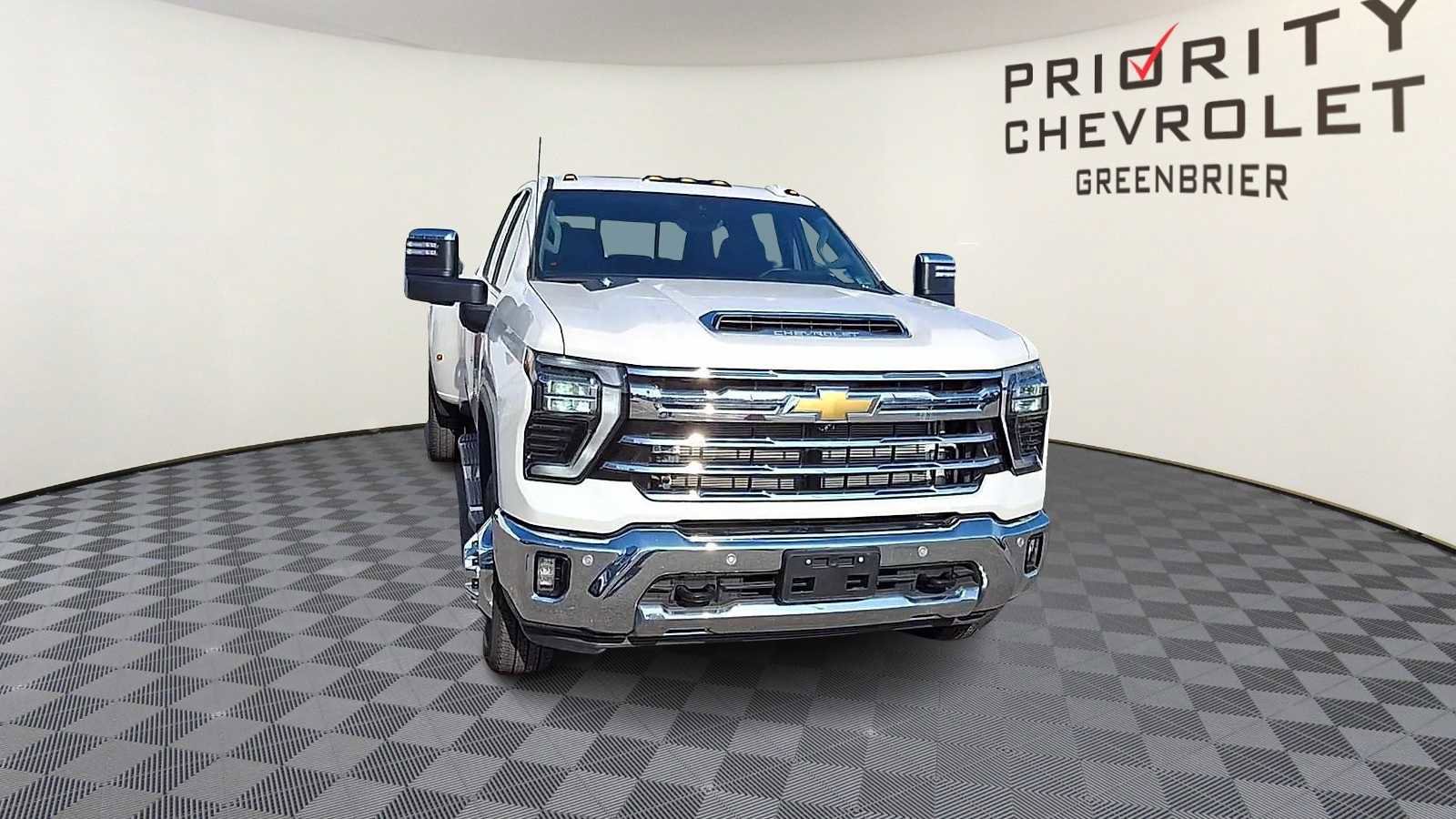 Used 2024 Chevrolet Silverado 3500 LTZ w/ LTZ Convenience Package image 3