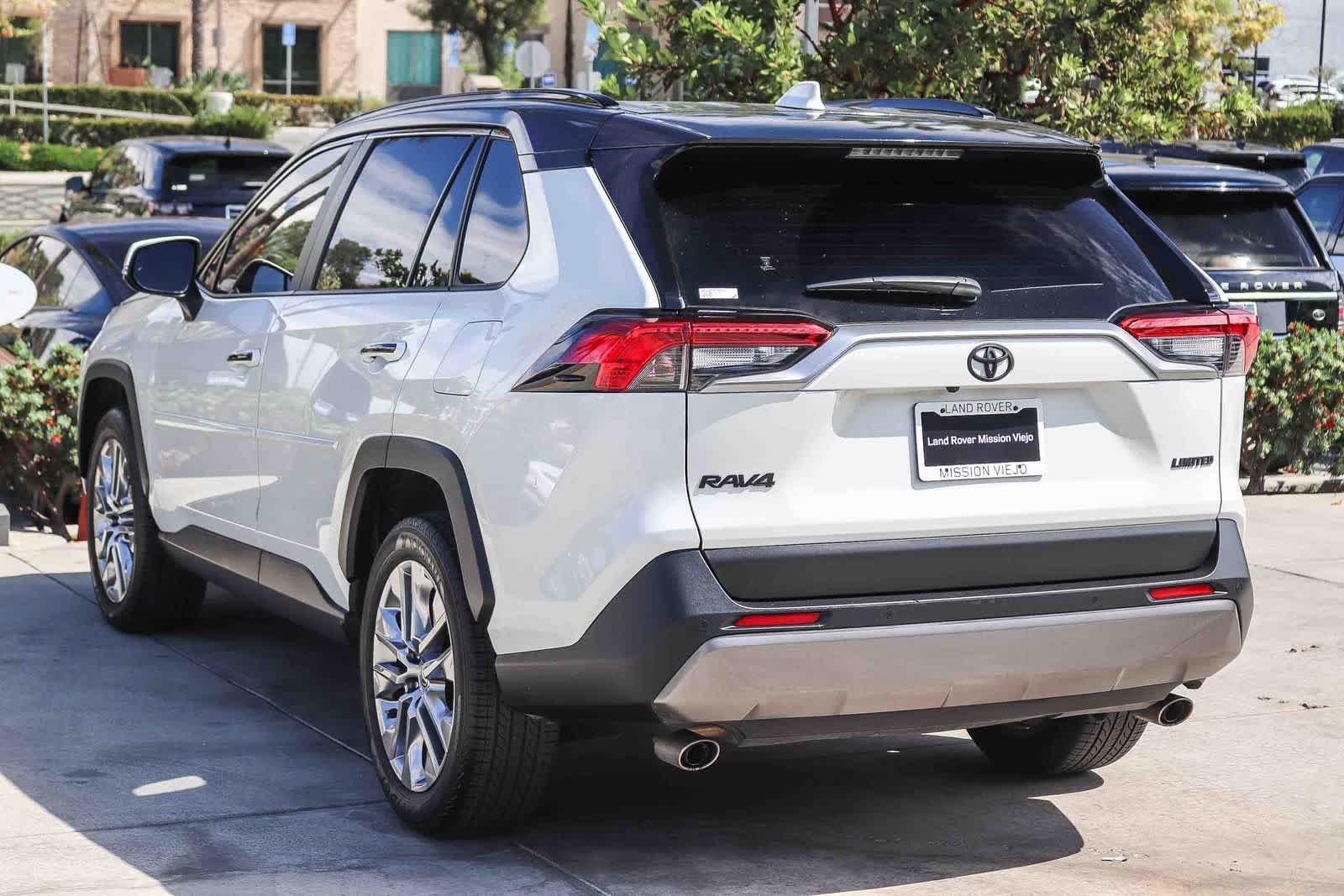 Used 2020 Toyota RAV4 Limited FWD image 4