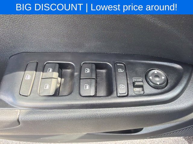 Used 2021 Hyundai Venue SEL FWD image 18