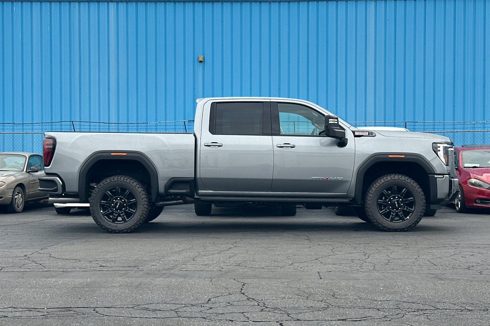 New 2026 GMC Sierra 2500 AT4 w/ AT4 Premium Plus Package AWD/4WD image 3