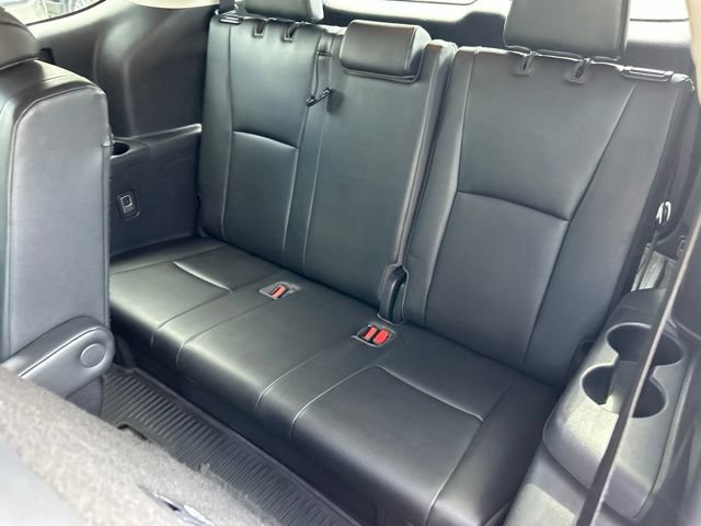 Used 2020 Toyota Highlander XLE AWD/4WD image 19