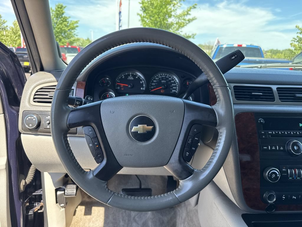 Used 2009 Chevrolet Avalanche LT w/ Convenience Package #1 AWD/4WD image 15