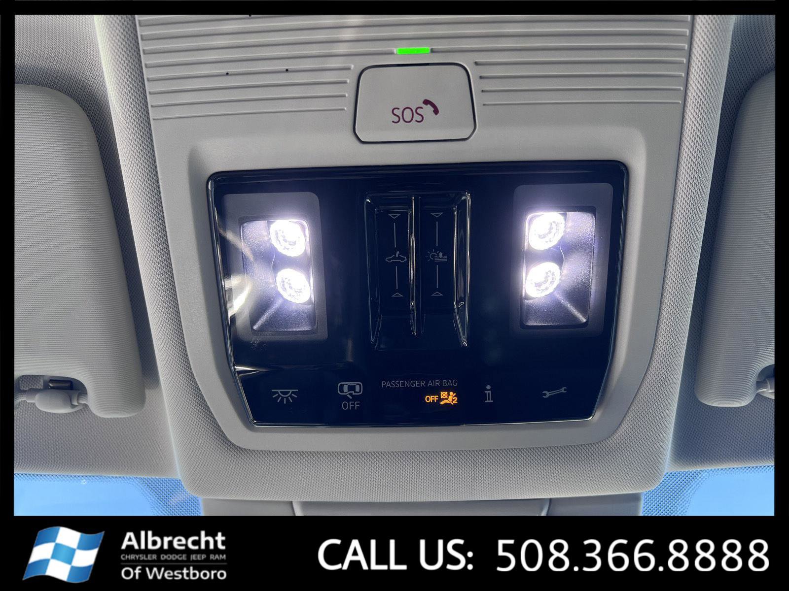 Used 2025 Volkswagen Tiguan SE image 30