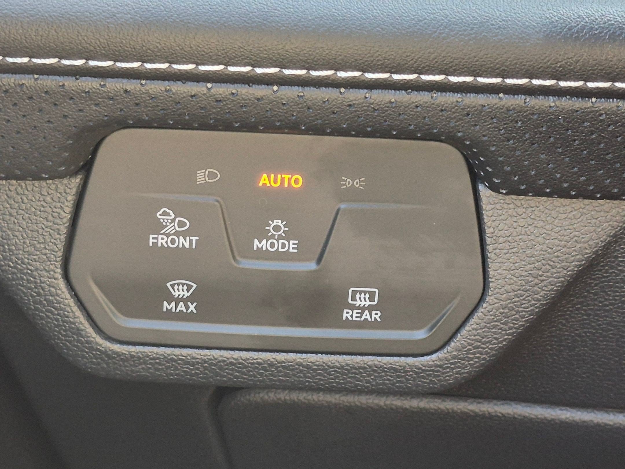 Used 2024 Volkswagen Atlas Cross Sport SE FWD image 18