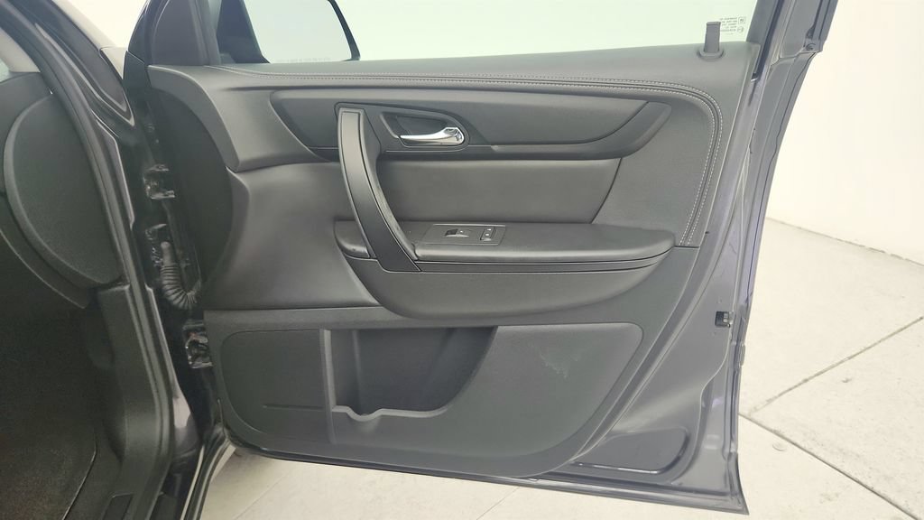 Used 2015 GMC Acadia SLE FWD image 25
