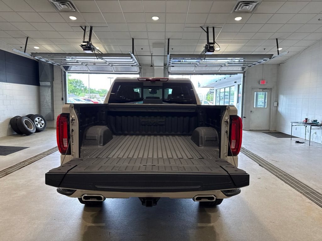 New 2026 GMC Sierra 1500 AT4 w/ AT4 Premium Package AWD/4WD image 17