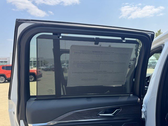 New 2025 Jeep Grand Cherokee Overland w/ Luxury Tech Group IV image 32