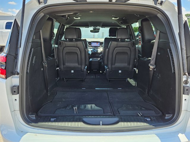Used 2025 Chrysler Pacifica Select FWD image 18