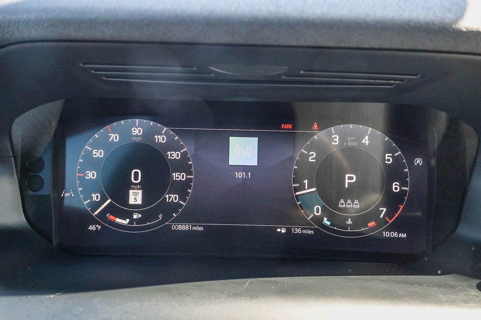 Used 2024 Land Rover Discovery Sport Dynamic SE image 30