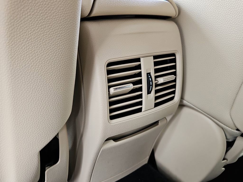 Used 2017 Mercedes-Benz GLA 250 image 16