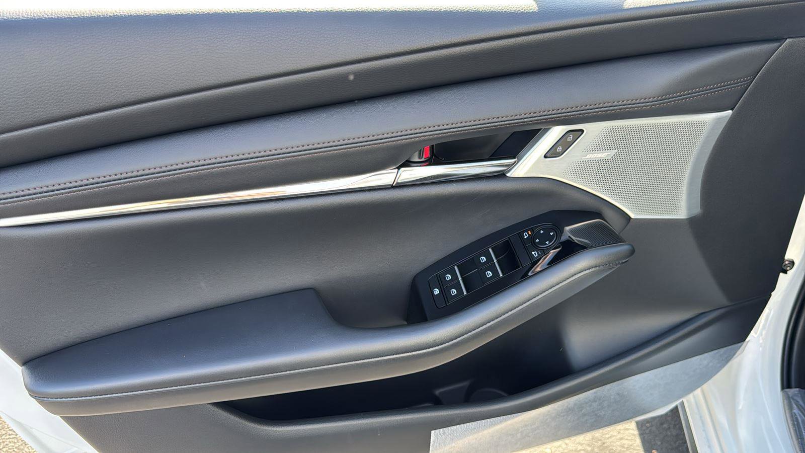 New 2026 MAZDA MAZDA3 Hatchback w/Premium Plus Pkg image 8