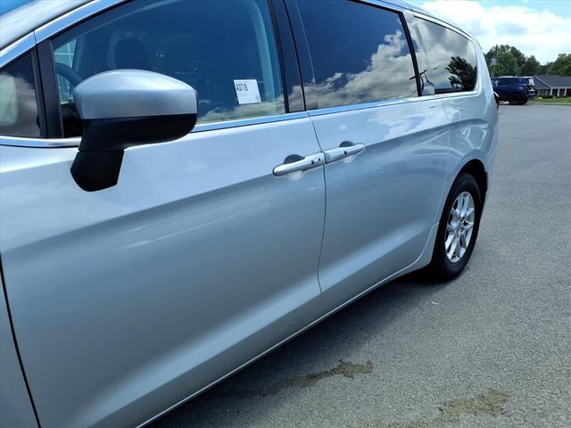 Used 2023 Chrysler Voyager LX FWD image 5