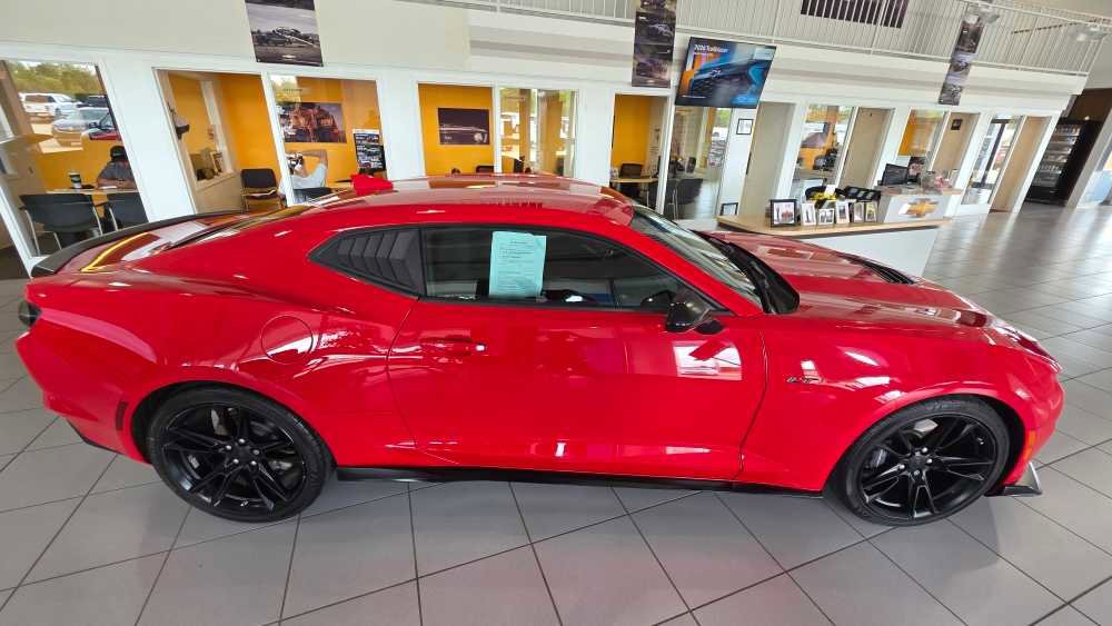 Used 2021 Chevrolet Camaro LT RWD image 6