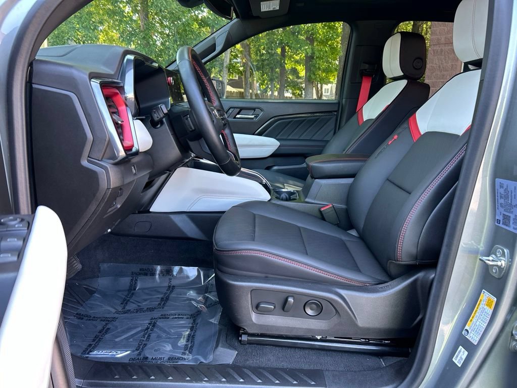 Used 2025 GMC Canyon AT4 w/ AT4X Package AWD/4WD image 14