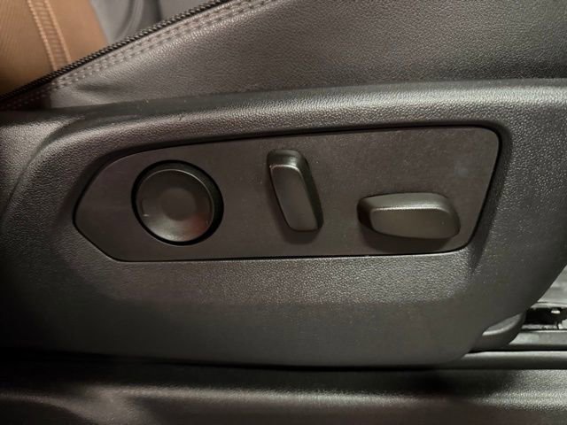 Used 2023 Chevrolet Silverado 1500 High Country w/ Technology Package image 31