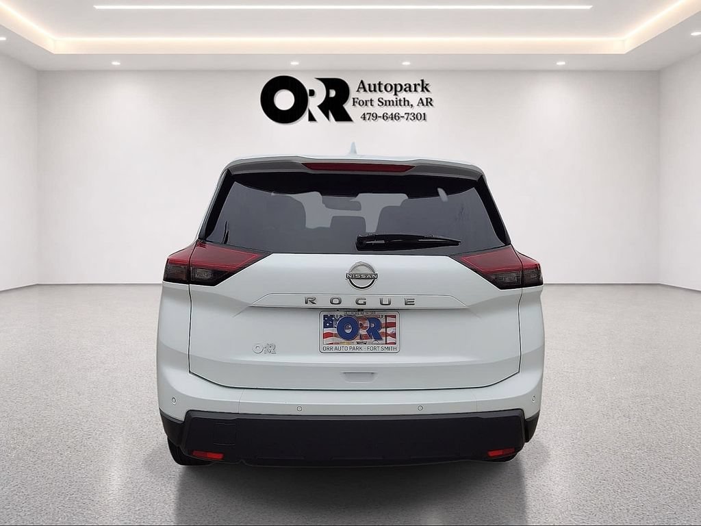 Used 2025 Nissan Rogue SV FWD image 8