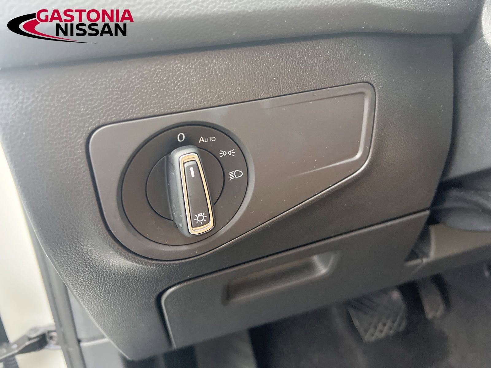 Used 2024 Volkswagen Tiguan SE image 39