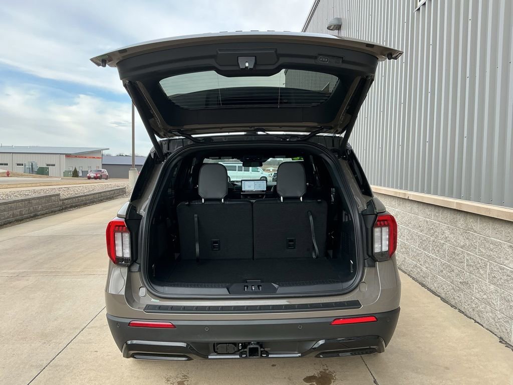 New 2026 Ford Explorer ST-Line w/ ST-Line Street Pack image 23