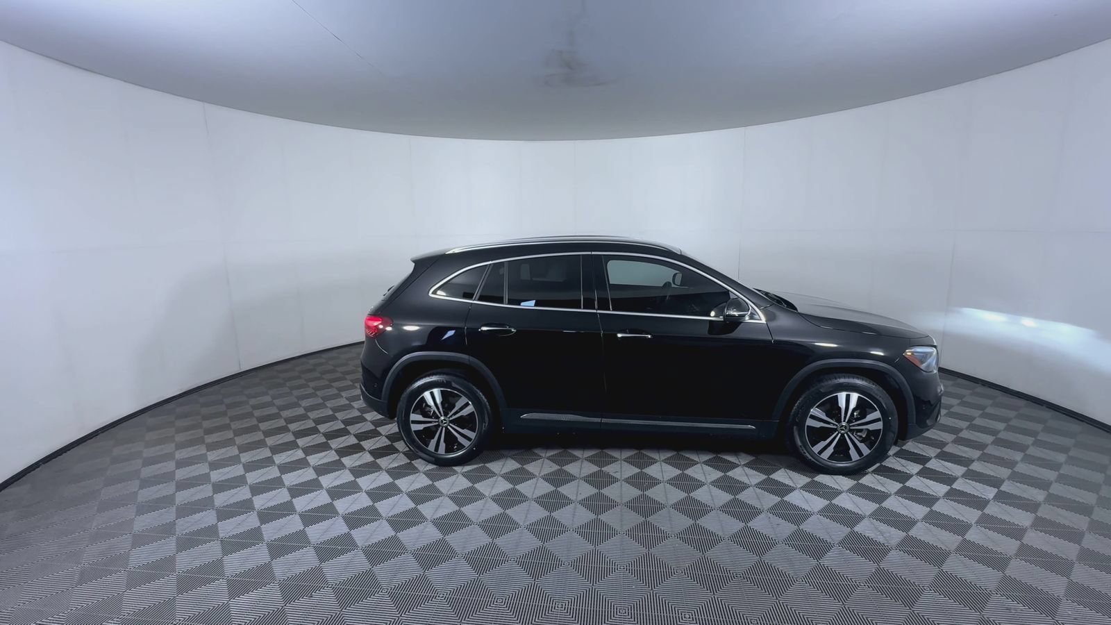 Used 2025 Mercedes-Benz GLA 250 4MATIC image 9