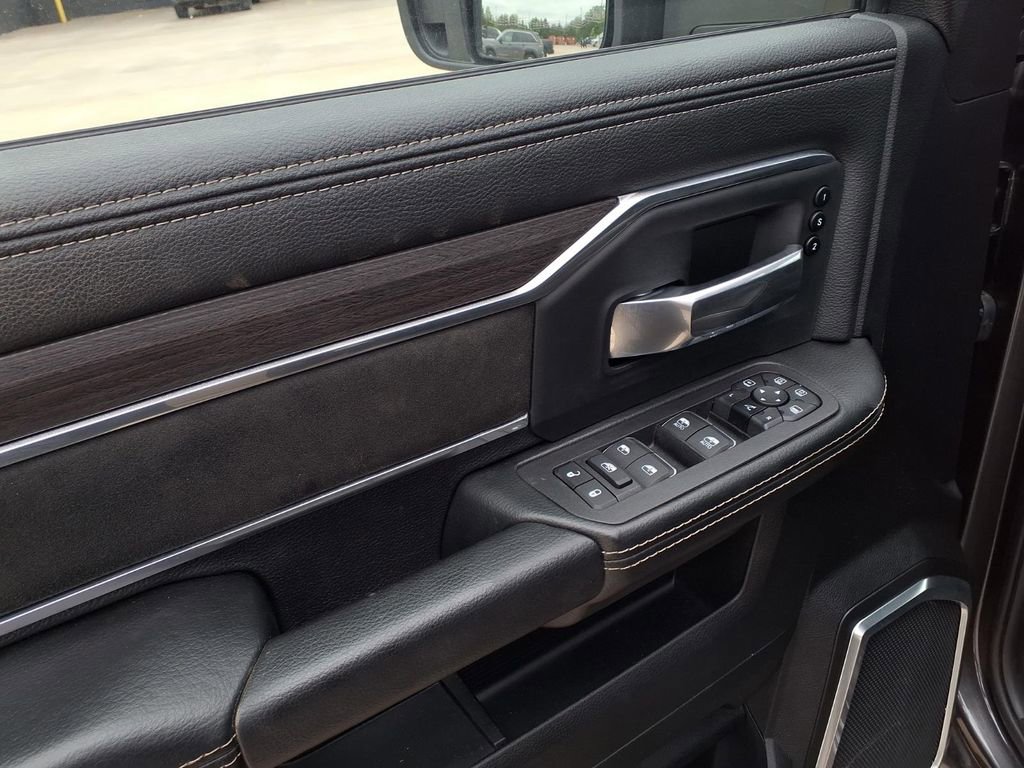 Used 2025 RAM 2500 Laramie AWD/4WD image 9