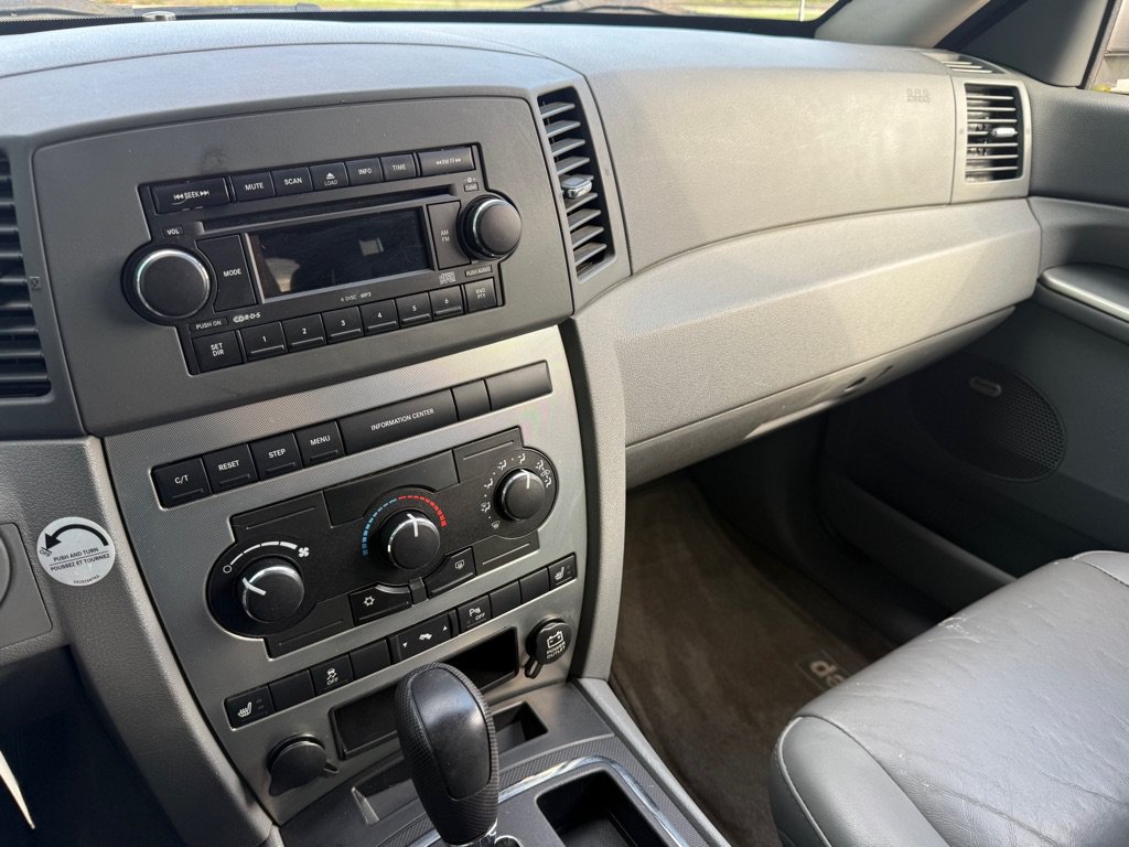 Used 2007 Jeep Grand Cherokee Laredo AWD/4WD image 14
