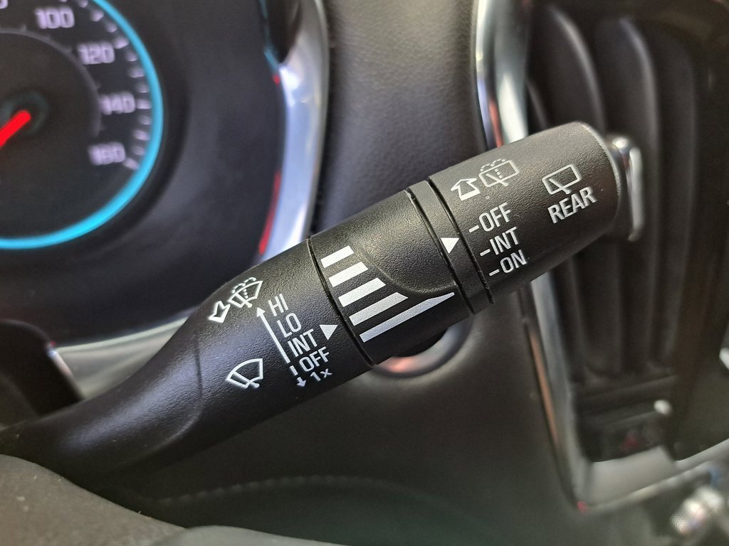 Used 2023 Chevrolet Traverse LT image 12