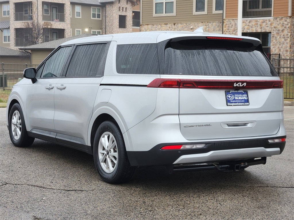 Used 2022 Kia Carnival LX image 4