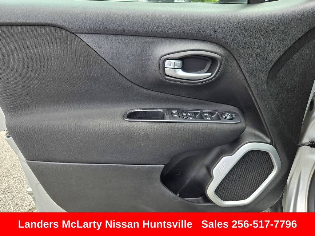 Used 2019 Jeep Renegade Latitude AWD/4WD image 22