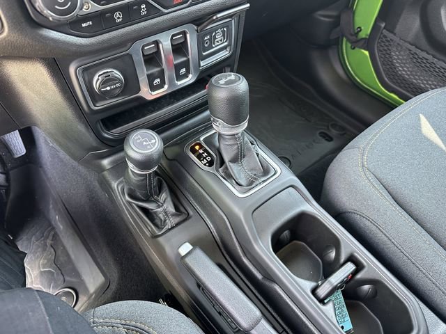 Used 2025 Jeep Wrangler Sport image 27