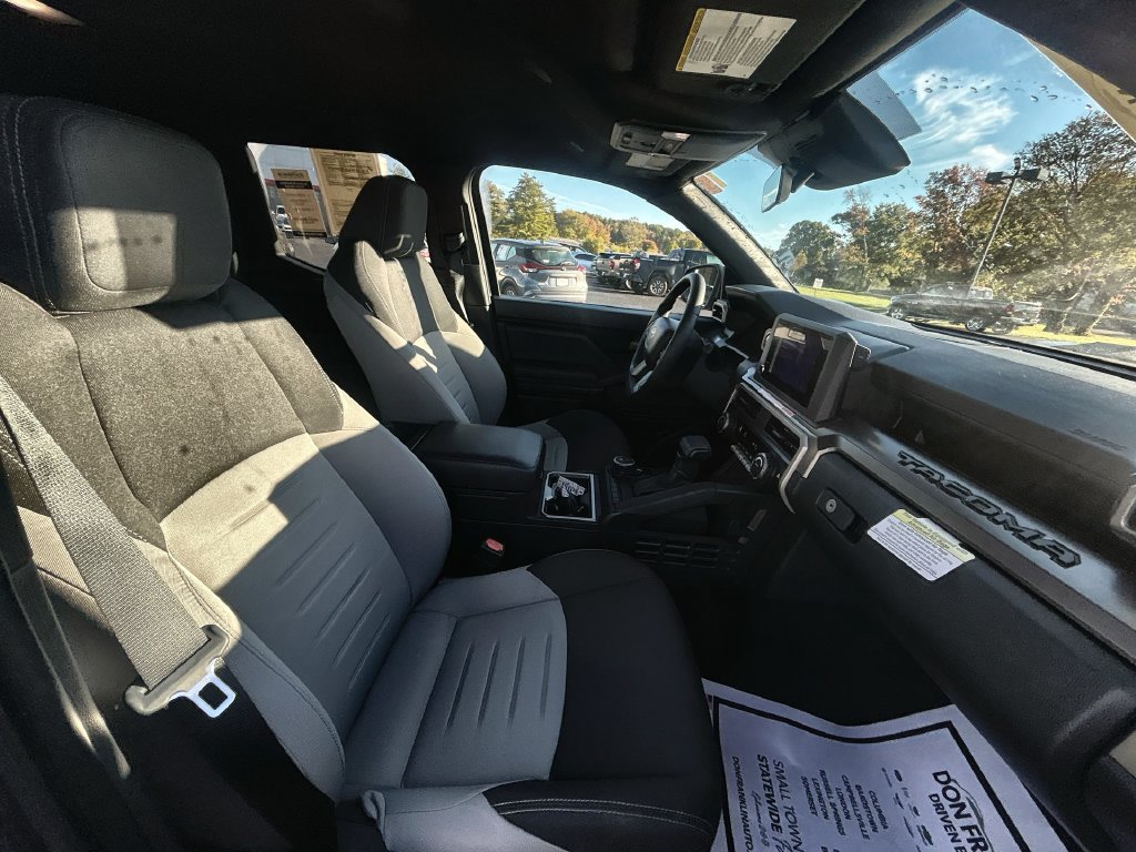 Used 2025 Toyota Tacoma TRD Sport AWD/4WD image 14