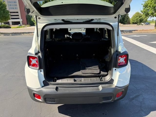 Used 2021 Jeep Renegade Latitude AWD/4WD image 6