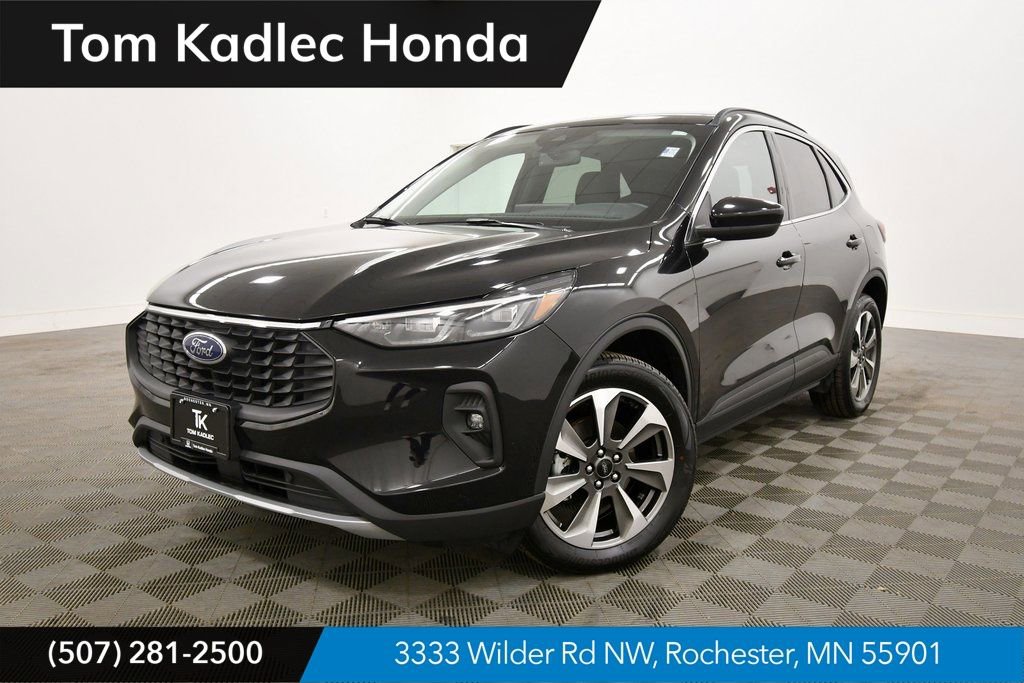 Used 2025 Ford Escape Platinum video 1
