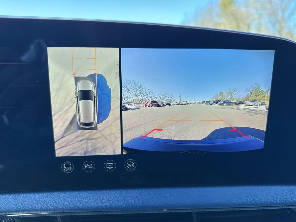 Used 2025 Cadillac Optiq Sport 2 image 22