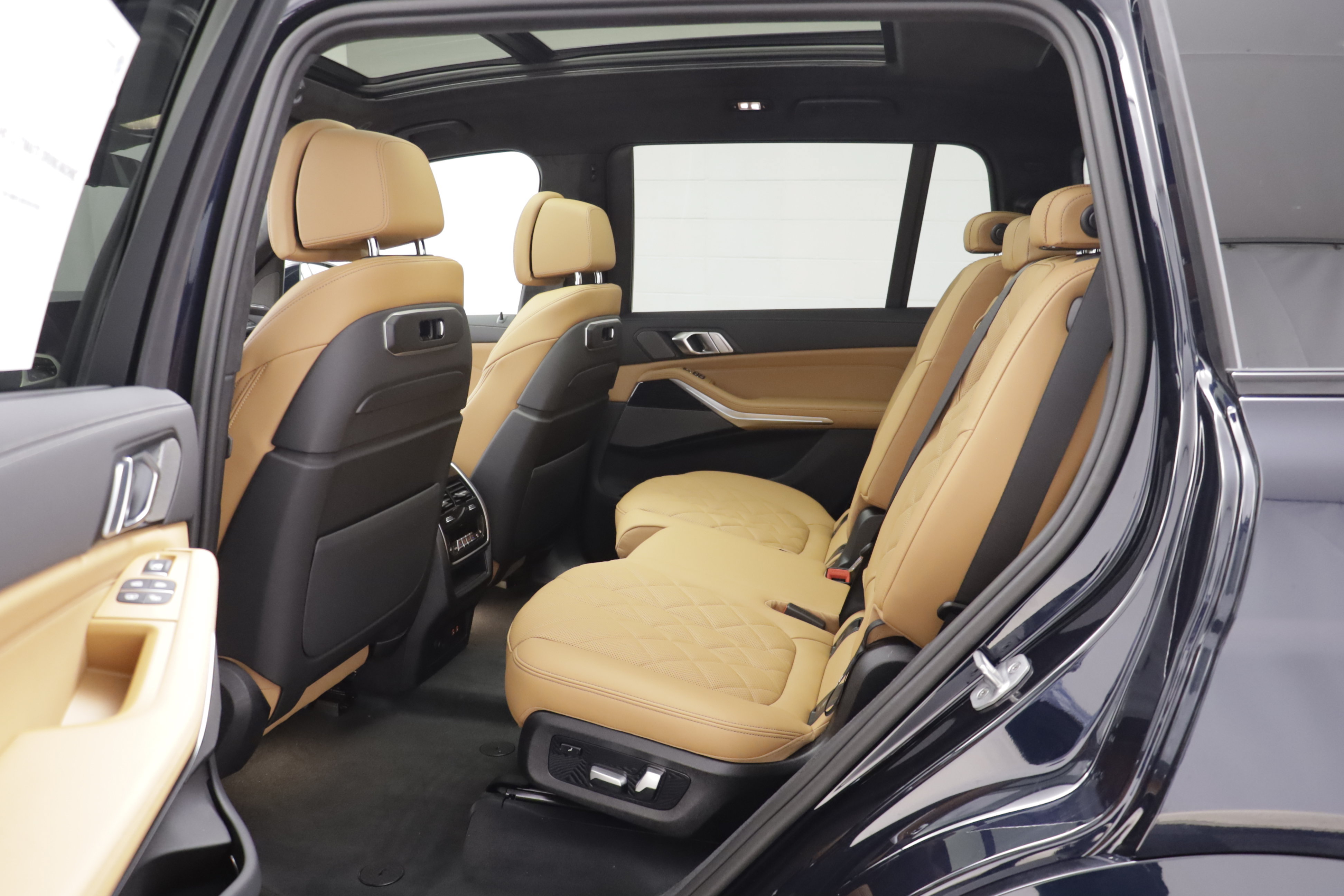 New 2027 BMW X7 xDrive40i w/ M Sport Package AWD/4WD image 17