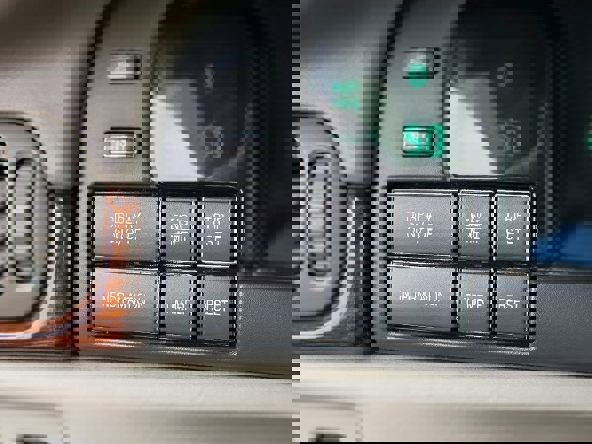 Used 1997 Cadillac De Ville D'Elegance w/ Safety/Security Pkg image 30