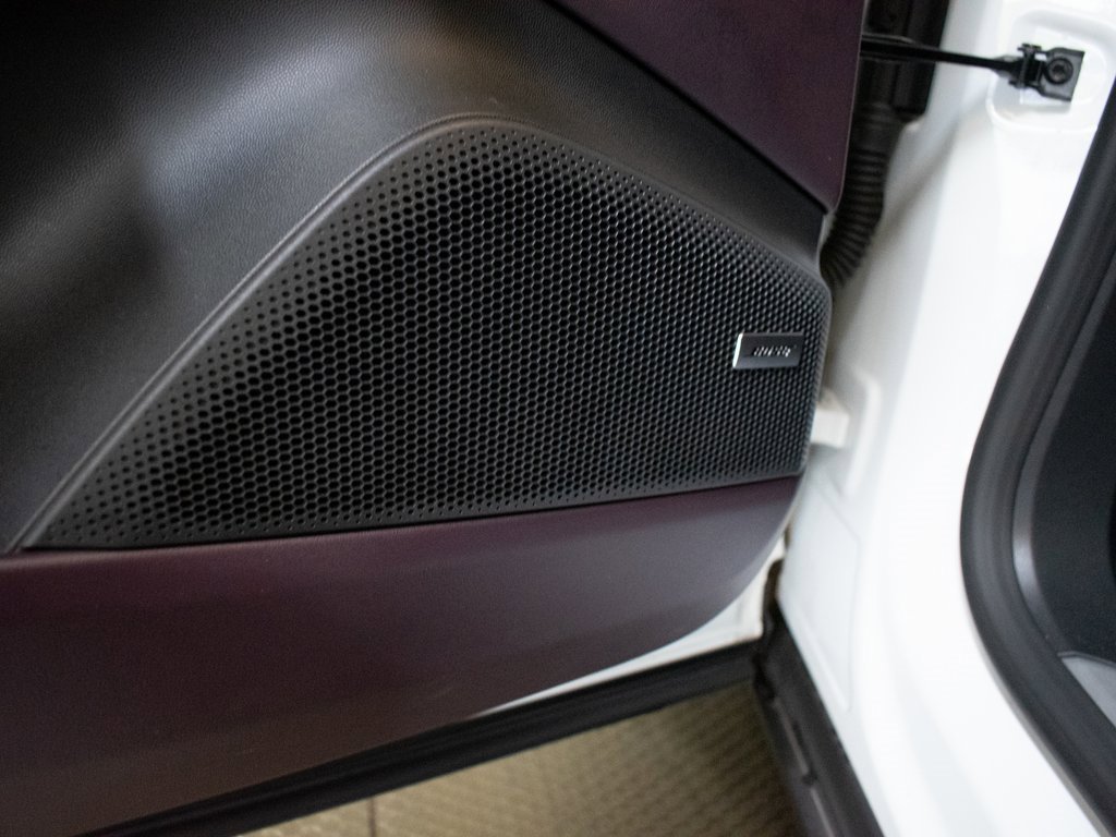 Certified 2025 Porsche Macan 4 Electric image 20