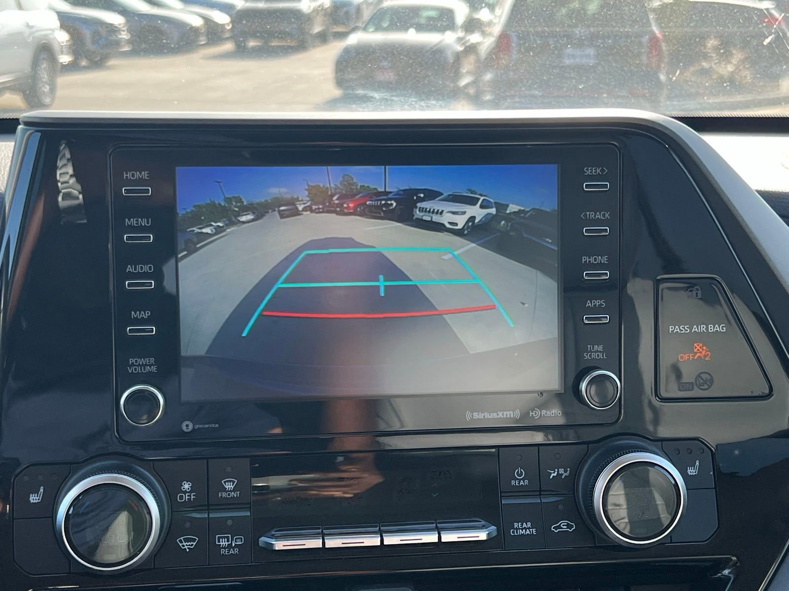 Used 2021 Toyota Highlander XLE image 34