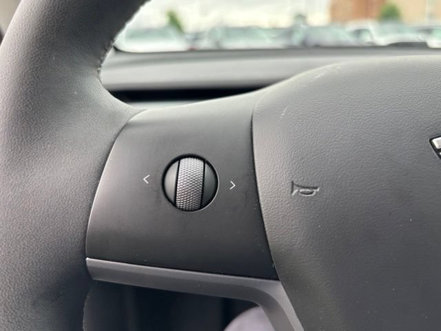Used 2025 Tesla Model Y Long Range AWD/4WD image 16