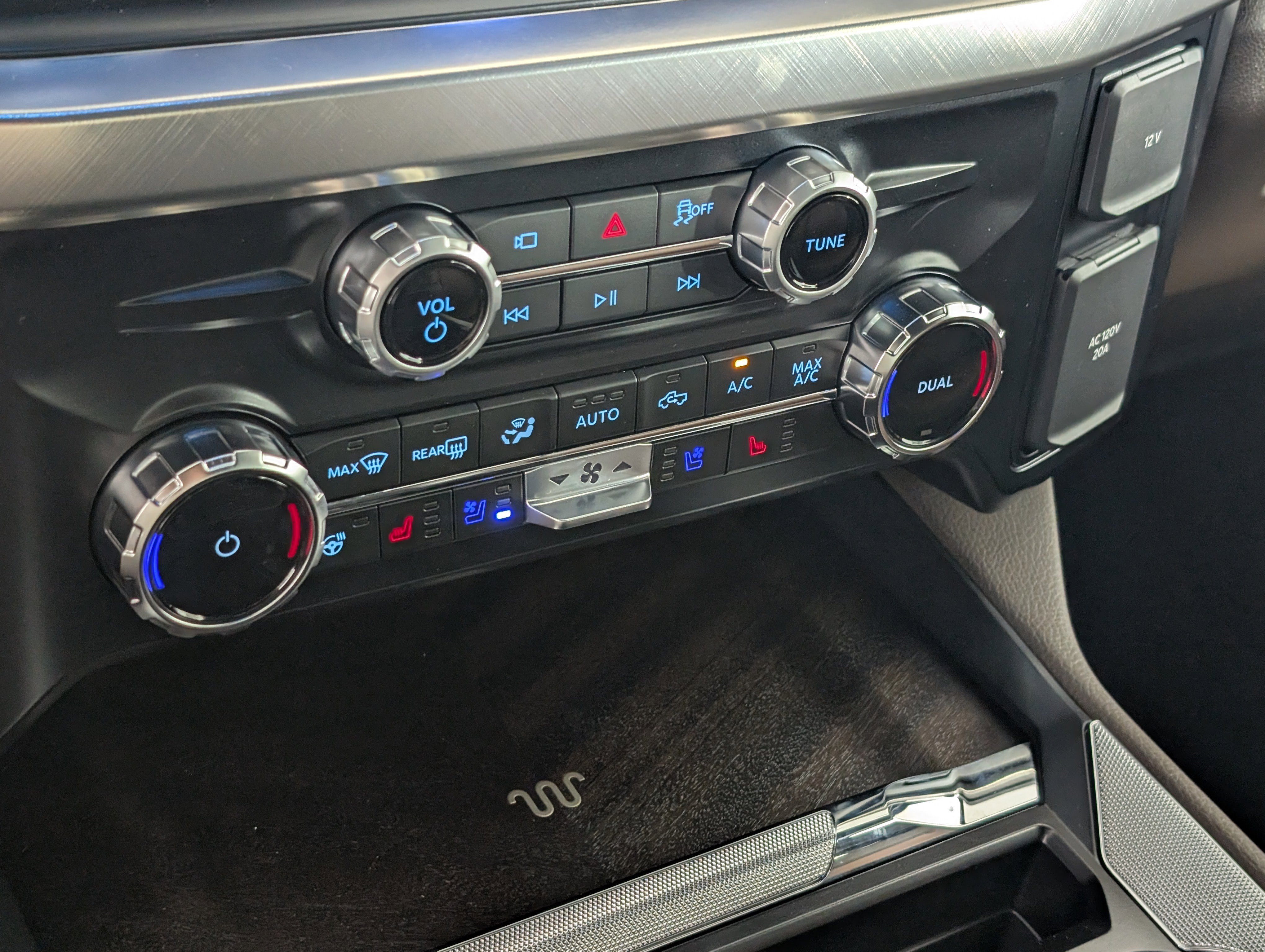 New 2025 Ford F350 King Ranch w/ Chrome Package image 16