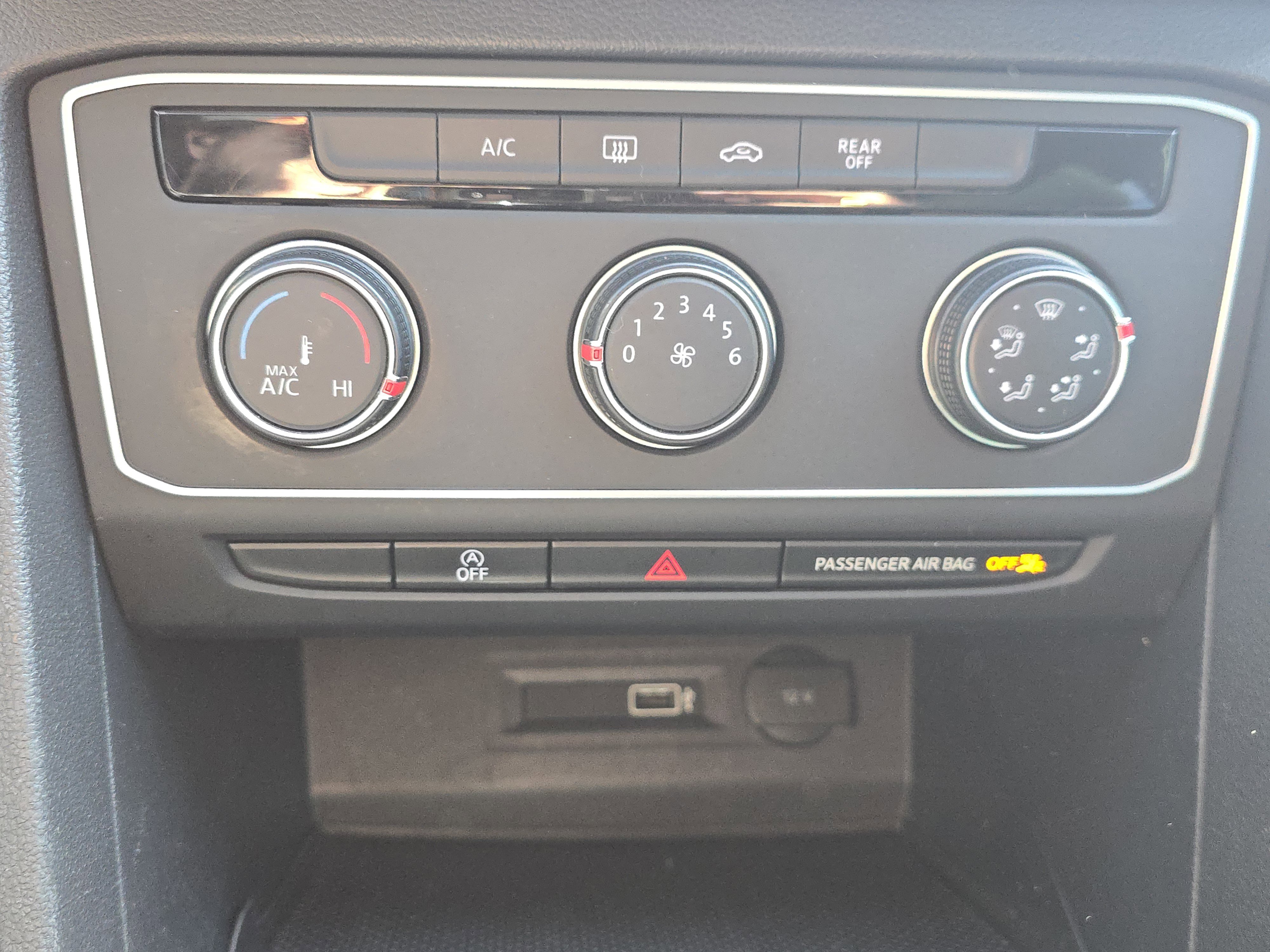 Used 2018 Volkswagen Atlas Launch Edition image 24