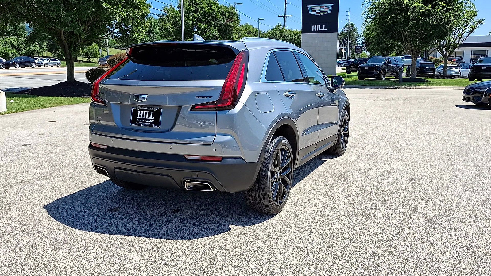 Used 2023 Cadillac XT4 Luxury w/ LPO, Onyx Lite Package AWD/4WD image 8