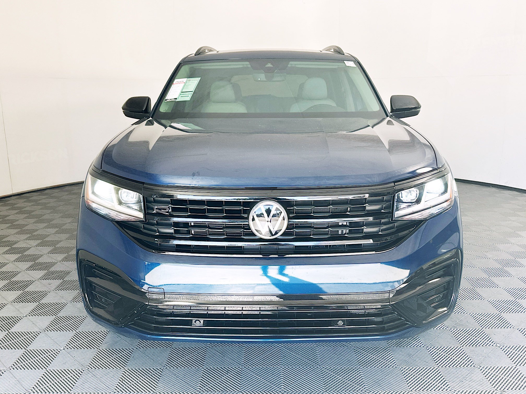 Used 2022 Volkswagen Atlas SEL R-Line AWD/4WD image 8