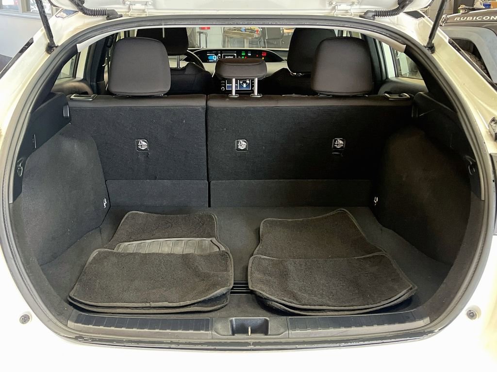 Used 2020 Toyota Prius LE AWD/4WD image 24