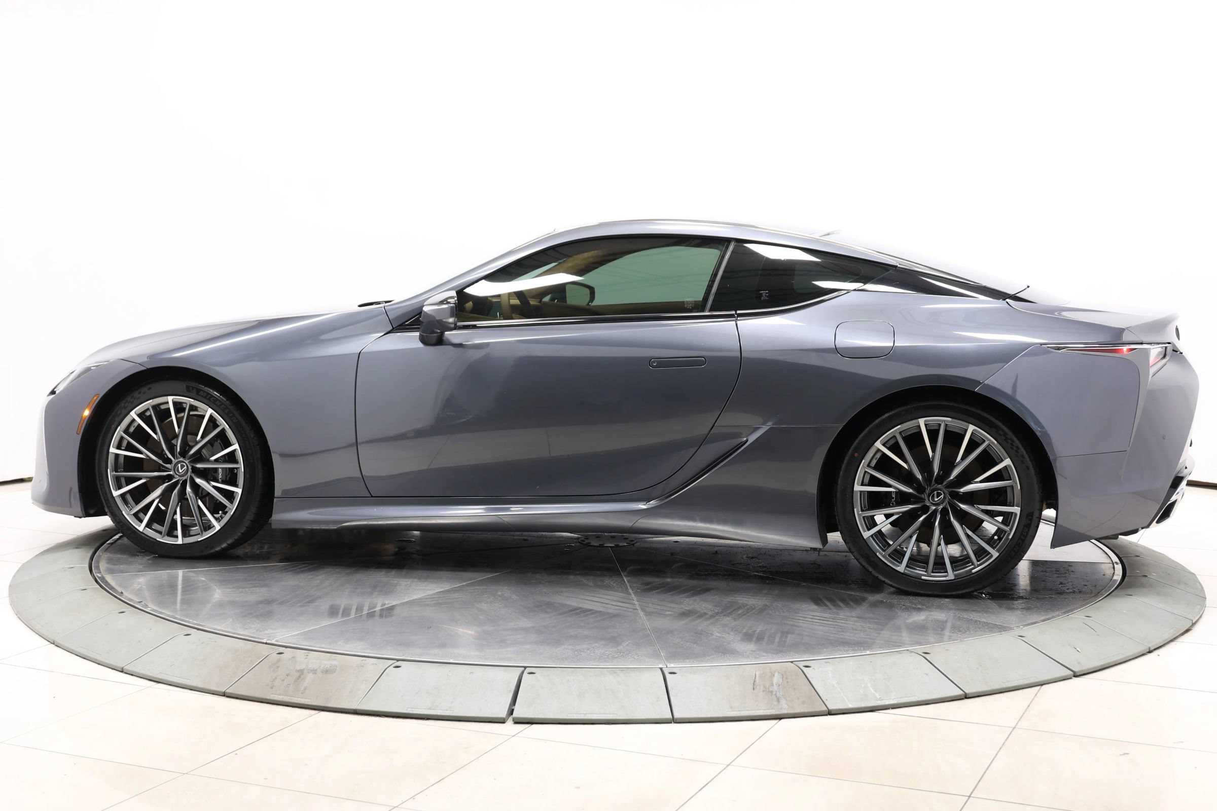 Used 2025 Lexus LC 500 Coupe w/ Touring Package RWD image 9