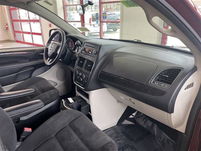 Used 2017 Dodge Grand Caravan SE FWD image 21